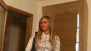 Amateur bitch shows everything!