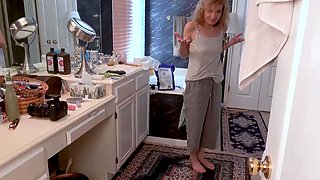 Mature Tia Stone Masturbates In Shower