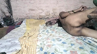 Patni Ki Saheli Ko Sari Raat Pela