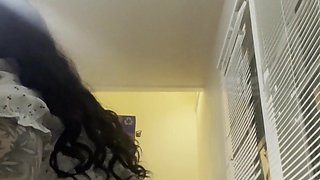 Emo college chick shakes her ass so you
