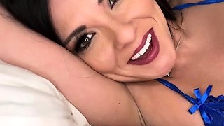 Giantess Mommy Wakes And Gives Joi FemDom