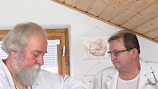 Real Gyno Orgasm of Cute Teen Sarah Simons