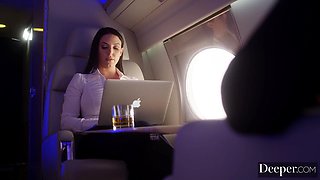 Thicc Brunette Hoe Fucks Her Boss After Business Trip