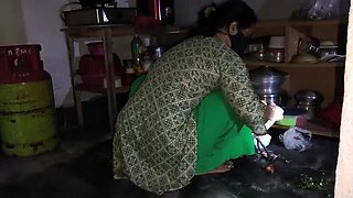 Desi Aunty Anal Doggy Style - Bangladeshi Step Mom Fucked Hard in Ass While Cooking