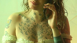 Insatiable Lola Takes 19 Inch Alien Monster