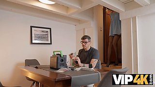 VIP4K. Short Circlit
