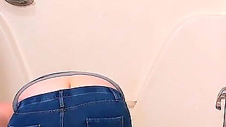 Bathtub cleaning MILF teases buttcrack