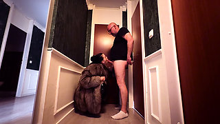 Ghettohure Also Gives in the Hallway to Fuck