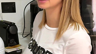 Influencer Stays on Foot After the Car Doesn't Start Anymore Luckily She Finds a Guy Who Takes Her Home and Fucks Her