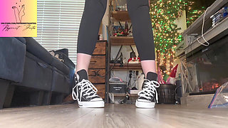 67 Giantess Crams Size 16 Feet in Size 14 Converse
