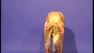Blonde Babe Dances on Cam Craving Your Fuck