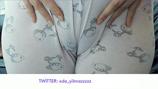 CAMELTOE- SWOLLEN PUSSY- RUBBING PUSSY WITH PAJAMA