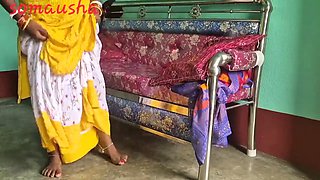 My sweet bhabhi vergin pussy fucking before her husband come( )