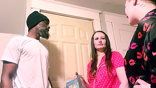 2 LONELY LADIES CELEBRATE VALENTINES DAY BY FUCKING THE DOORDASHER