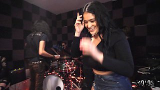 Nia Bleu’s Studio Distraction with a Sensual Beat