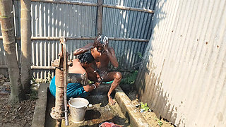 Indian desi house bhabhi ke sath nahaya