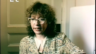 The Waiter Bangs a Sexy Customer