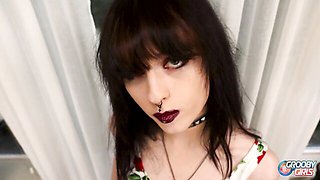 Promiscuous missy - petite scene - Grooby Girls