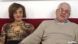 Anal and facial encounter with mature Italian amateur Lulu Visconti at a swinger party