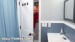 Reality kings - lovelies lacey jayne and amari anne resolve roomy drama with a decent threesome