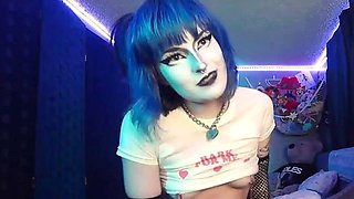 Sexy Alt-Goth with Bubble Booty Rides Dildo