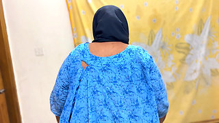 Huge Hanging Milky Tits & Ass Hot Indonesia Muslim Aunty Clean My Room & Try to Seduce Me for Sex