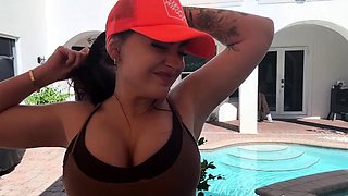 Pool & Bikinis Full Stream