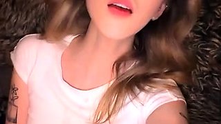 Webcam skinny brunette plays her squirt pussy