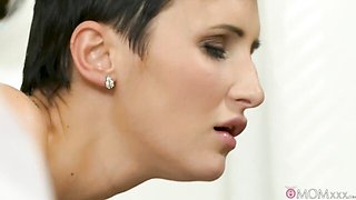 Hypnotic Gabrielle Gucci and Steve Q - czech porn - Mom XXX