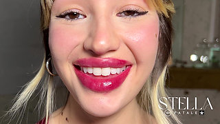 Raspberry - Lip Trembling Red Lipstick - Slow Motion