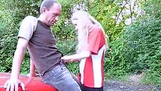 Blonde deutsche Nutte nimmt in der ffentlichkeit einen gro