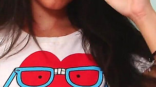 Chick Who Loves Nerds Knows How to Fuck Her Pussy