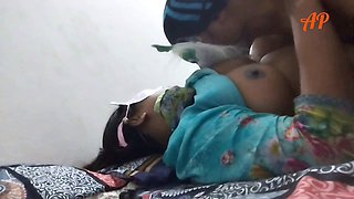 Hotwife bhabhi desi gets down to some serious pussy eating