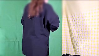 وقتی آیلین در اتاقِ تست لباس از خودِ فروشنده کمک میگیره/ Persian girl trying clothes