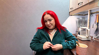 A nice tenant offered me sex, and my wife hasn't given me sex for a long time, so I'm still offering.