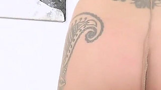 British Beauty Belle's Cunny Gets All Hot and Juicy in Nylon Tights