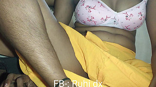 Kapde badalte waqt apni bahen ko dekha aur usne bula ke sex kiya