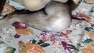 Nokrani khud he agai aaj mry room mn