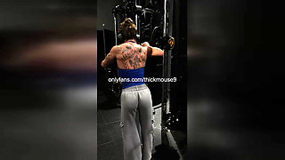 OMG! SHE LEAK HER PUSSY ON LIVE - YOU WON'T BELIEVE THIS!