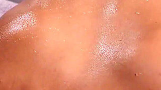 Lilu Moon Have Amazing and Loud Orgasms From Oily Fingering in the Massage