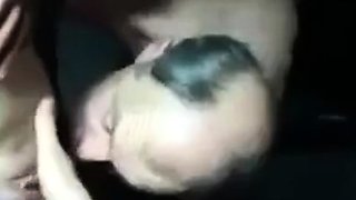 Kinky Svensk Slut Gangbanged i en BDSM-klubb
