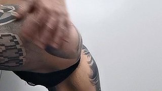 Big boob brunette masturbates on webcam