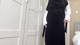 Arab MILF with Big Tits Masturbates Her Pussy