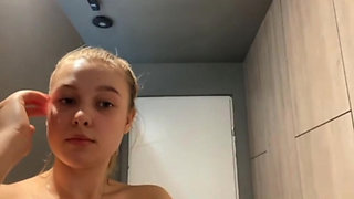 Masturbate in the changing room