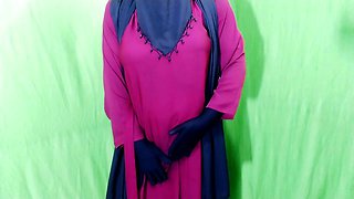 Indian housewife Priya gets down and dirty in the bedroom while chatting