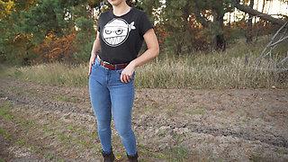 Stepsis Teases Cameltoe Pussy in Blue Jeans Outdoors