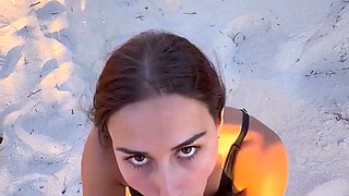 Sarah Henderson Blows a Cock In Public Beach