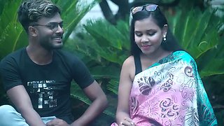 Desi Girlfriend Wants to Try First Time Sex with Boyfriend