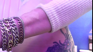 Zoey Portland Pornstar Playing with Her Pussy in the Bathroom Before Court