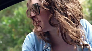 Horny Hitchhiker Give with Her Mouth for the Ride